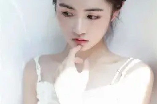 74岁刘晓庆景区耍大牌?嗓子哑了拒绝麦递现场一度冷场 74岁刘晓庆景区耍大牌?嗓子哑了拒绝麦递现场一度冷场